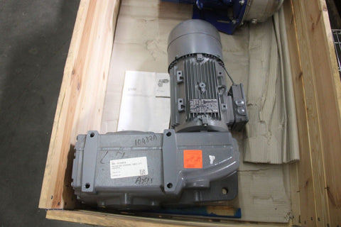 NEW LENZE G500 SHAFT MOUNTED HELICAL GEARBOX WITH 3 PHASE MOTOR G50BS231MHAR2C00