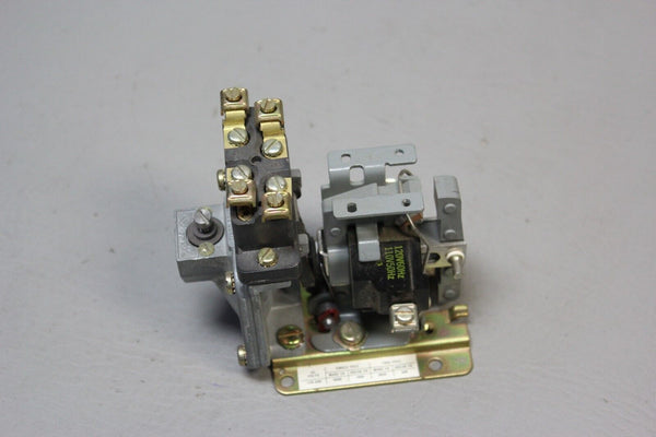 UNUSED SQUARE D PNEUMATIC TIMING RELAY  9050A010D