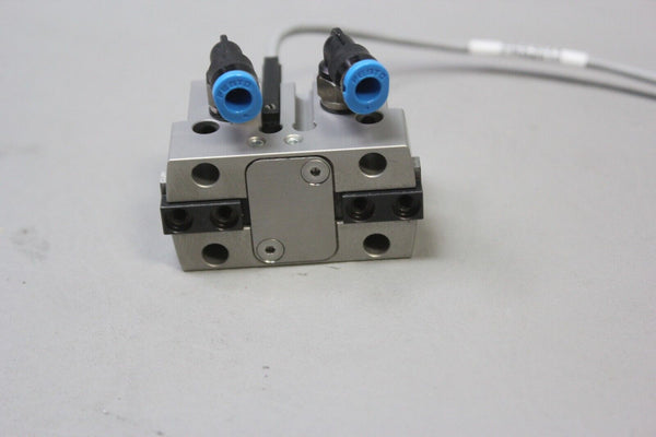 UNUSED FESTO PARALLEL GRIPPER WITH SENSOR HGPT-16-A-B