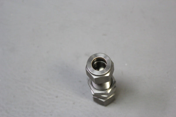 NEW SWAGELOK STAINLESS STEEL UNION BULKHEAD TUBE FITTING SS-810-61