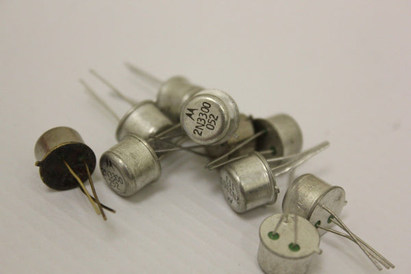 Lot of 10  MOTOROLA 2n3300 Signal Transistors