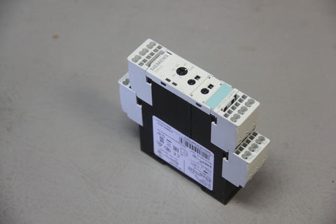 UNUSED SIEMENS MULTIFUNCTION TIMING RELAY 3RP1505-2AW30