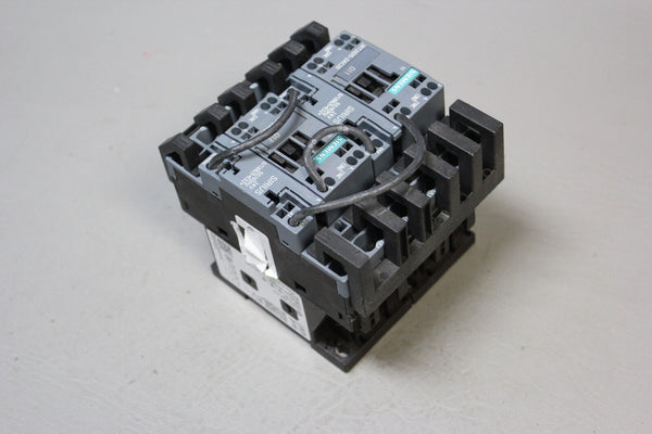 UNUSED SIEMENS REVERSING CONTACTOR 3RA2325-8XB30-2AC2